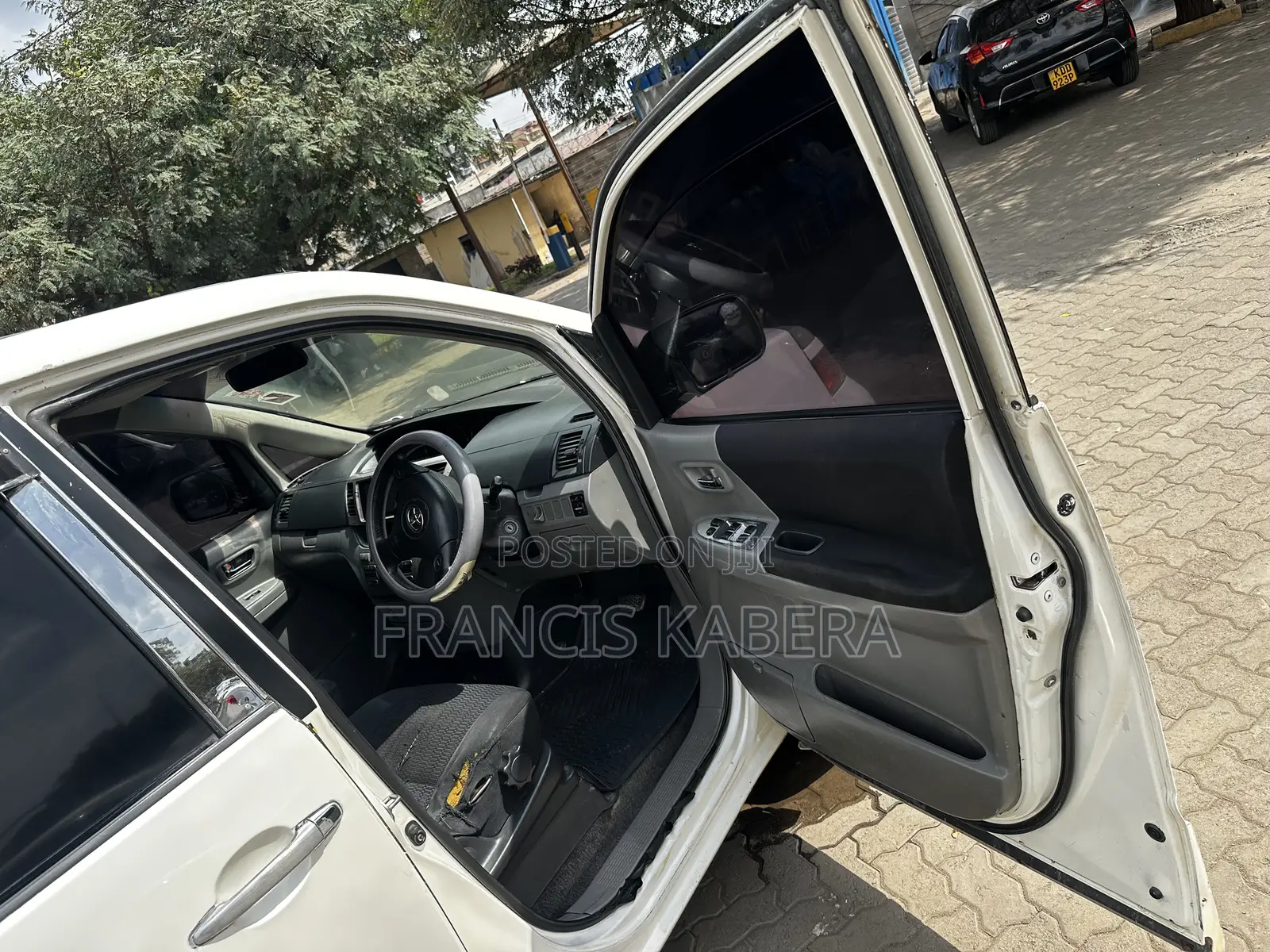 Toyota Voxy 2006 White