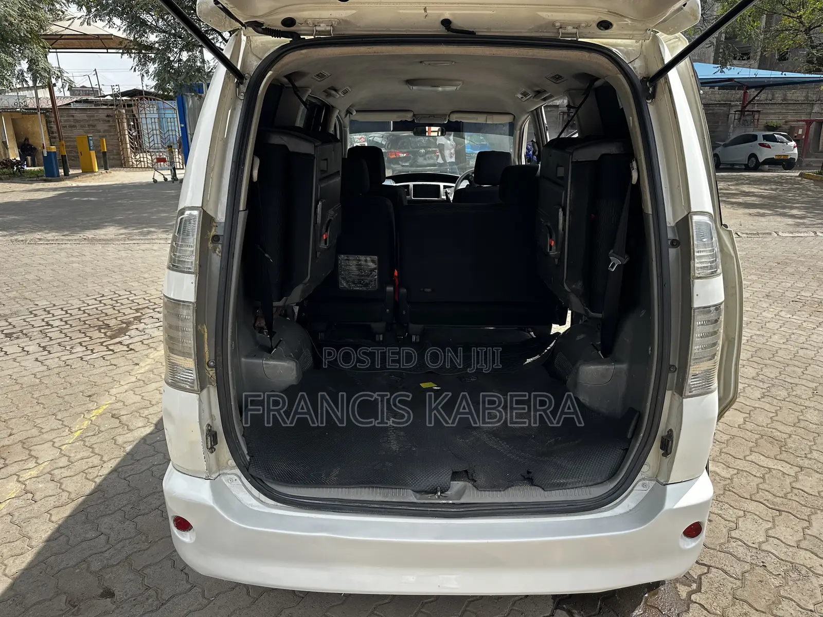 Toyota Voxy 2006 White