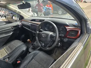Toyota Hilux 2016 Gray