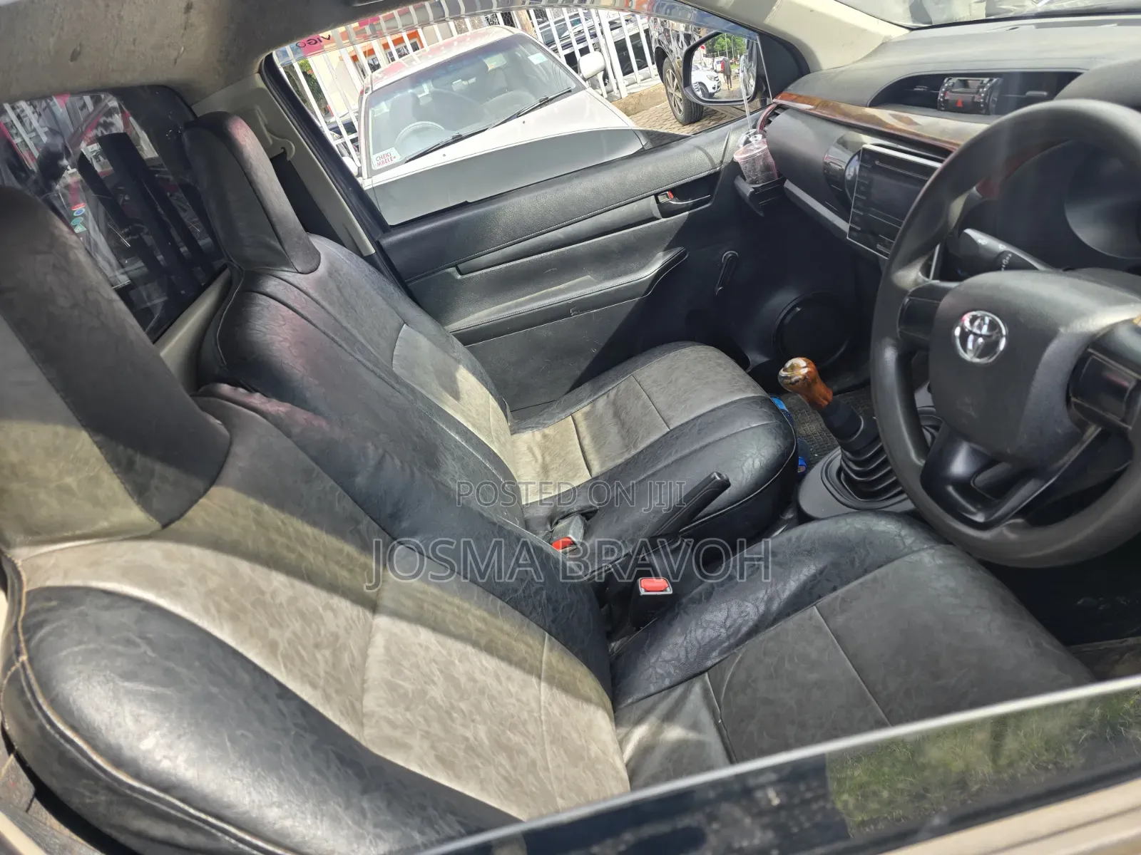 Toyota Hilux 2016 Gray