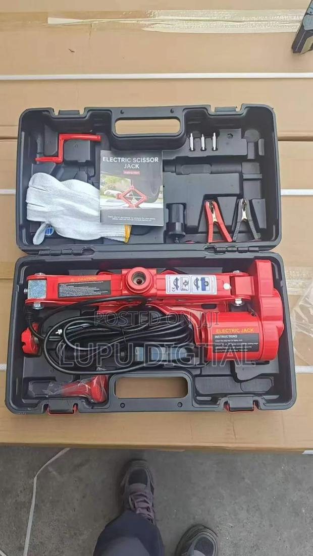 3tonne Electric Jack, Gloves, Window Breaker - main view