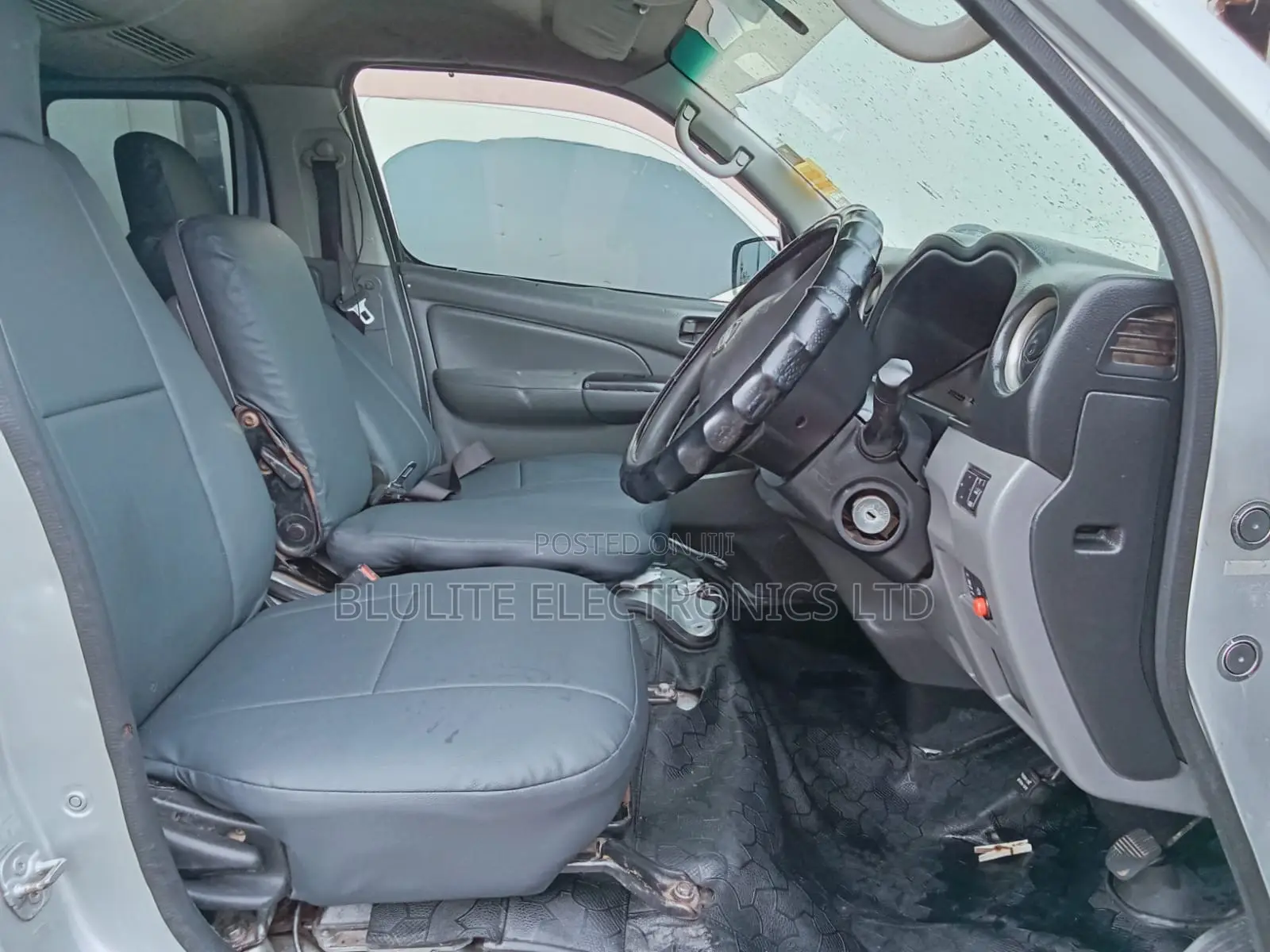 Nissan NV350 2013 Silver