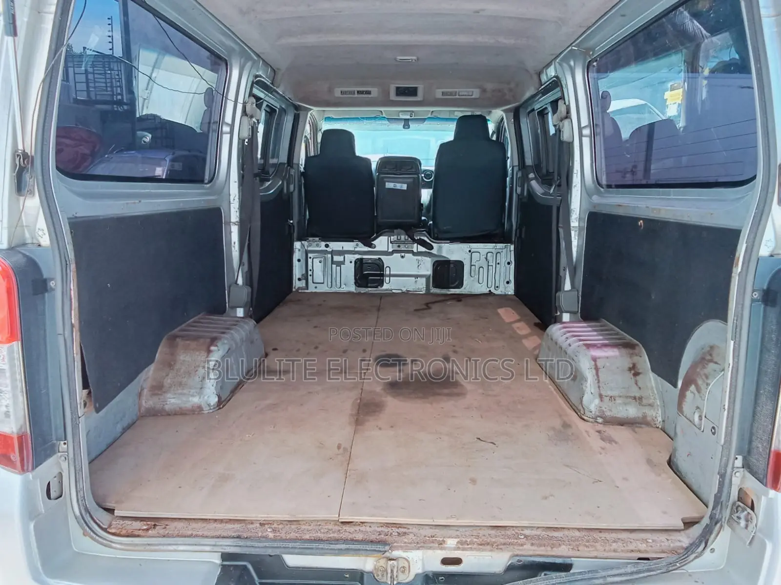 Nissan NV350 2013 Silver