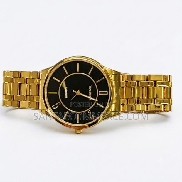 Classic Gold and Black Metallic Analog Wristwatch