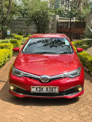 Toyota Auris 2015 Red