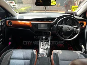 Toyota Auris 2015 Red