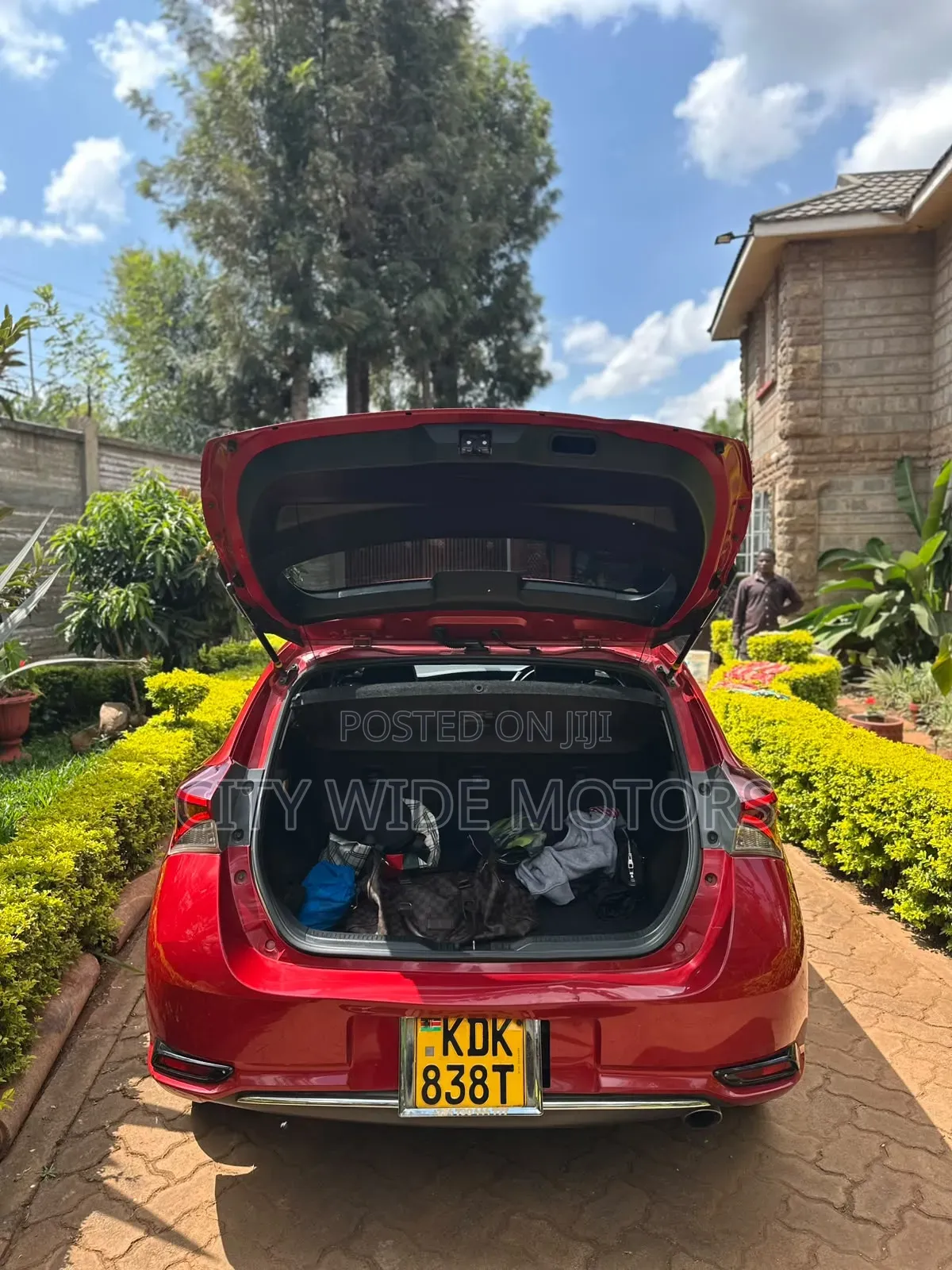Toyota Auris 2015 Red