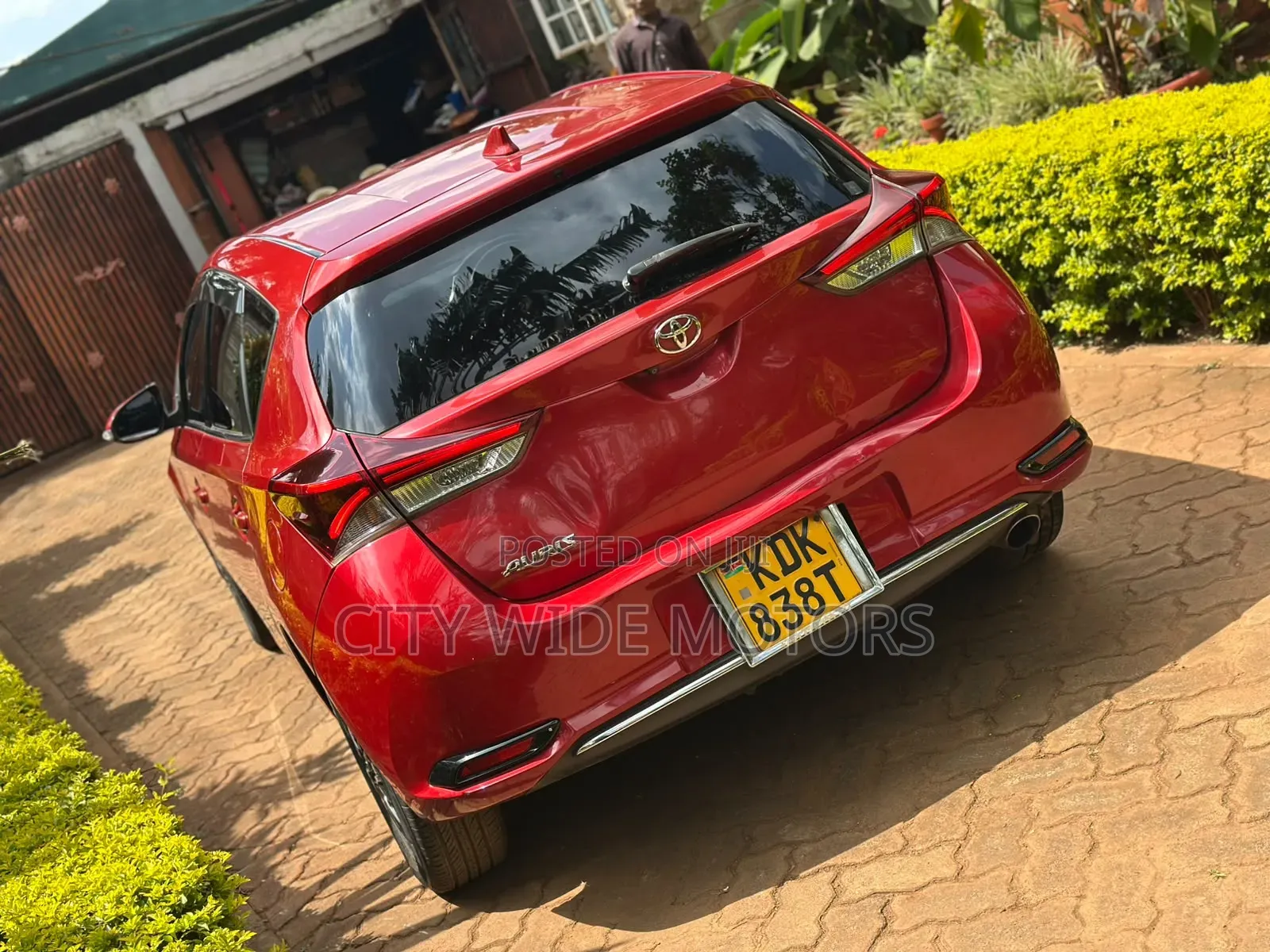 Toyota Auris 2015 Red