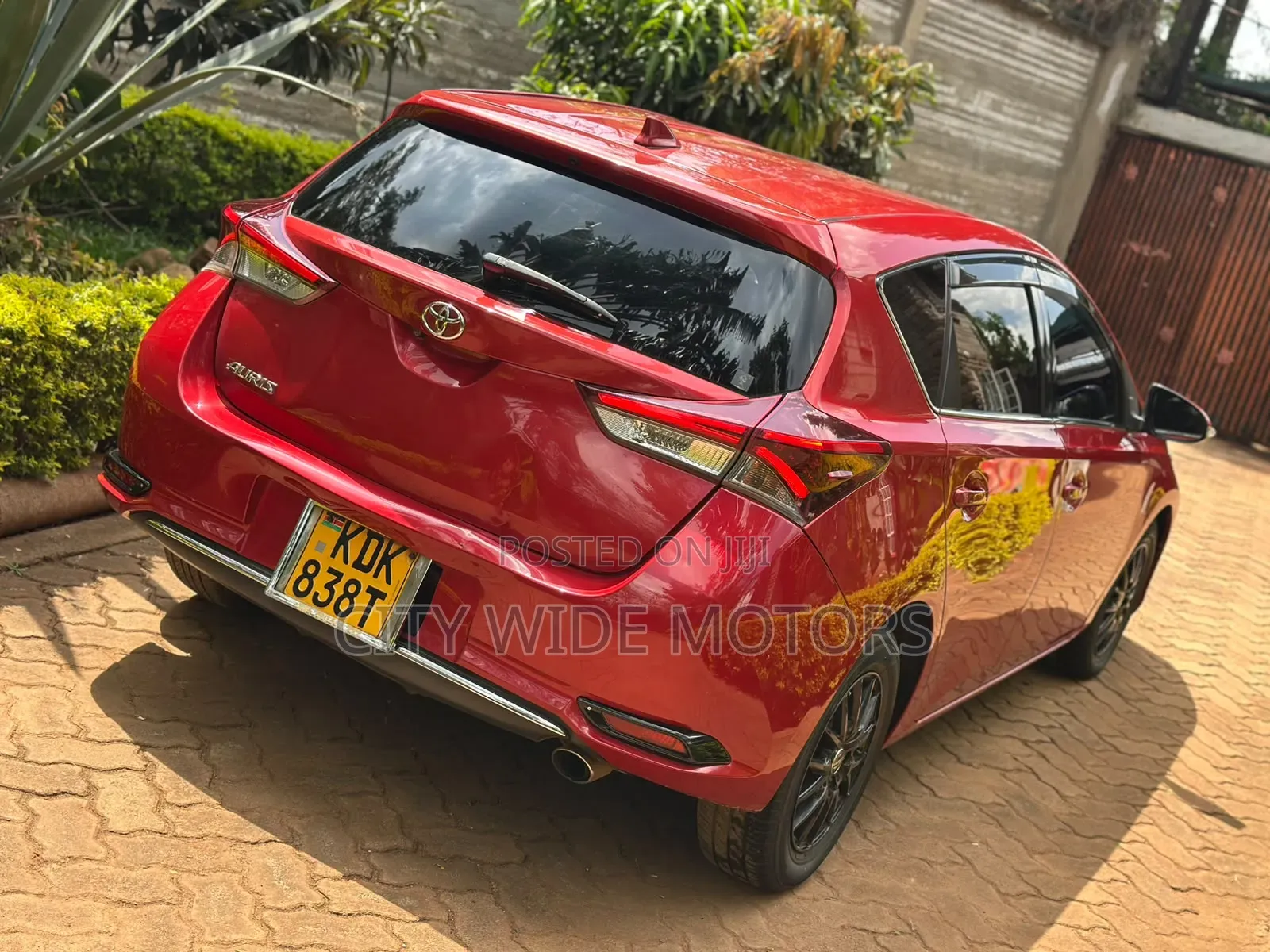 Toyota Auris 2015 Red