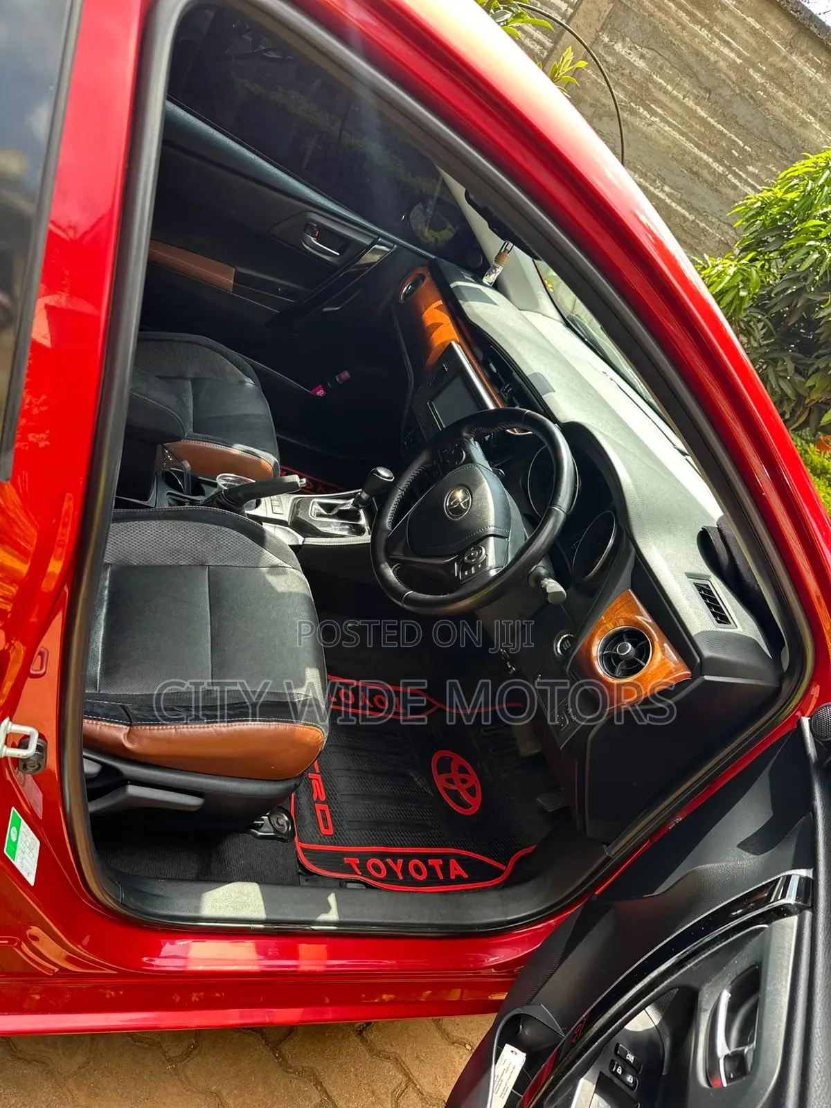 Toyota Auris 2015 Red