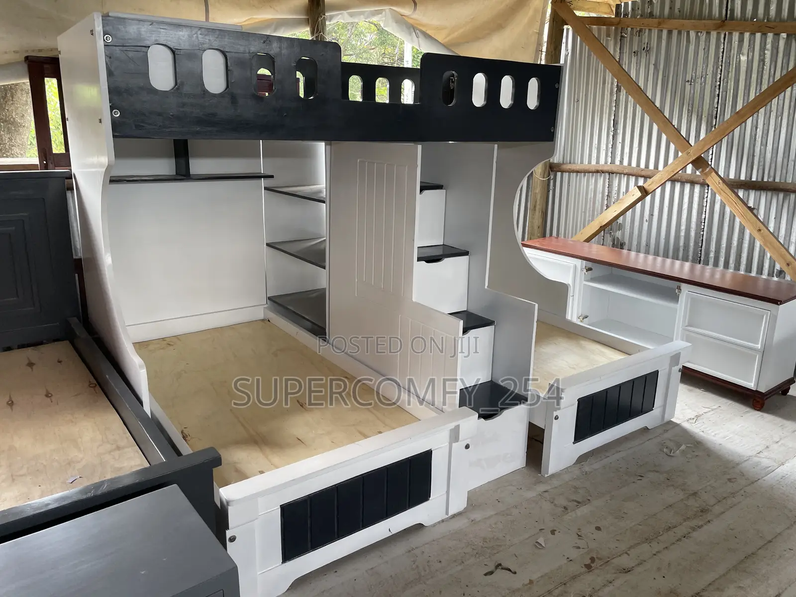 Modern Tripple Decker