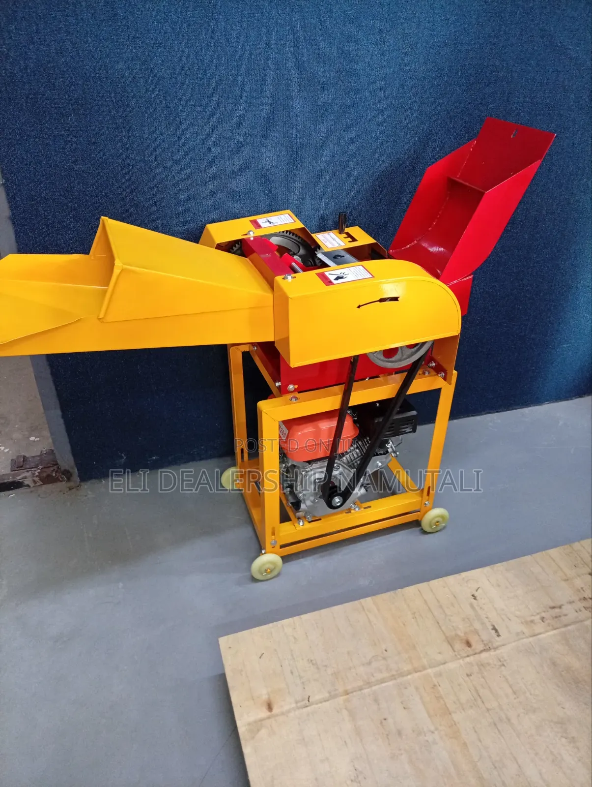 High-Capacity Feed Chopper Machine With Gasoline Engine