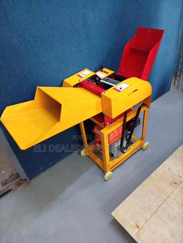 High-Capacity Feed Chopper Machine With Gasoline Engine - thumbnail 2