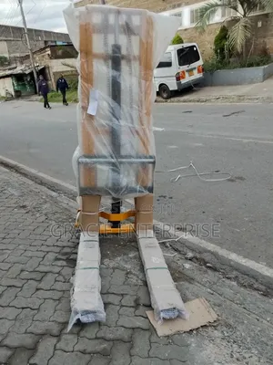 Hydraulic Manual Stacker/ Forklift