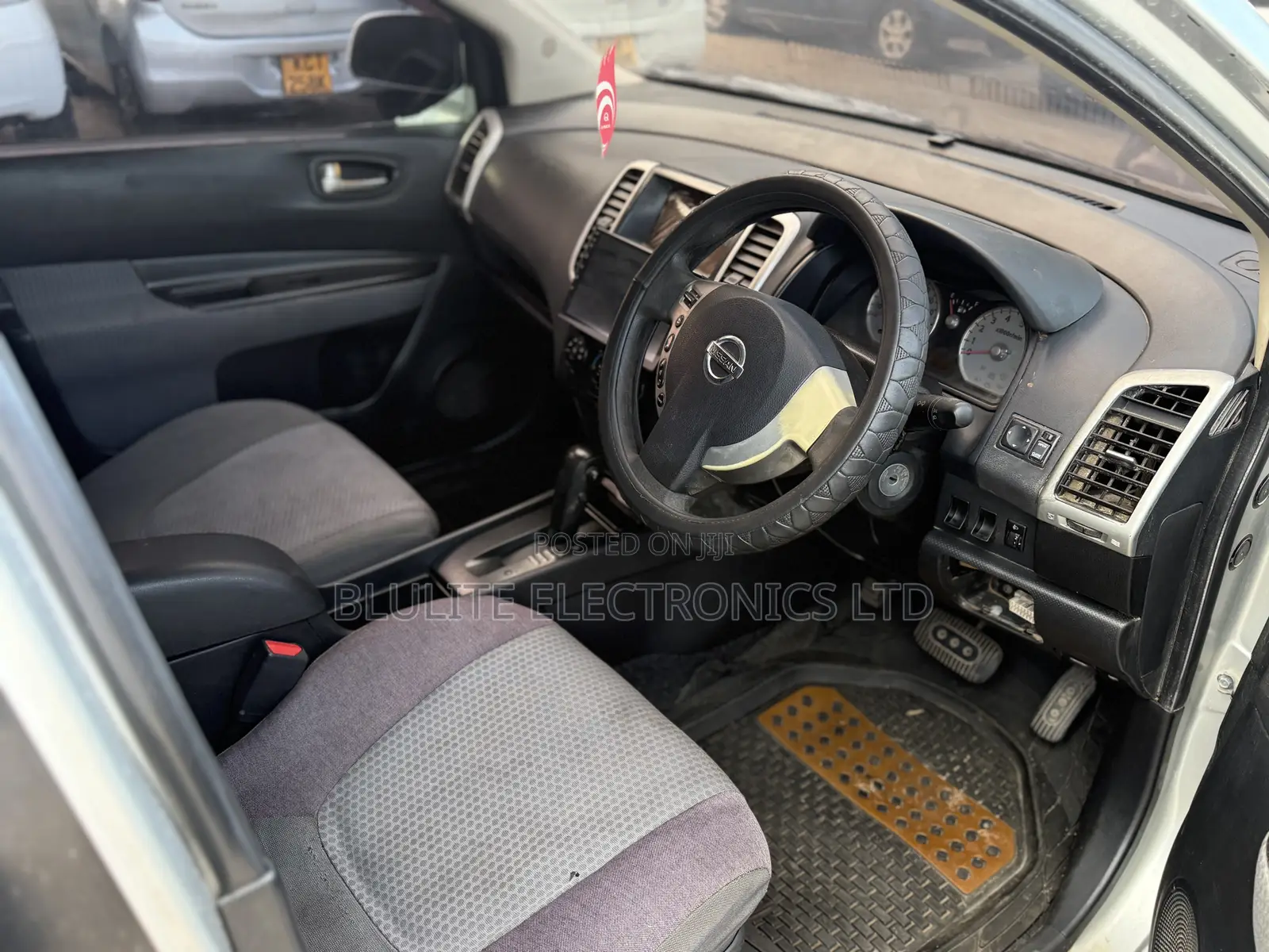 Nissan Wingroad 2009 Silver