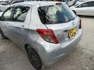 Toyota Vitz 2013 Silver