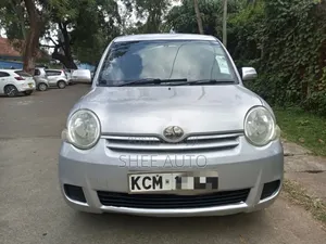Toyota Sienta 2010 Silver