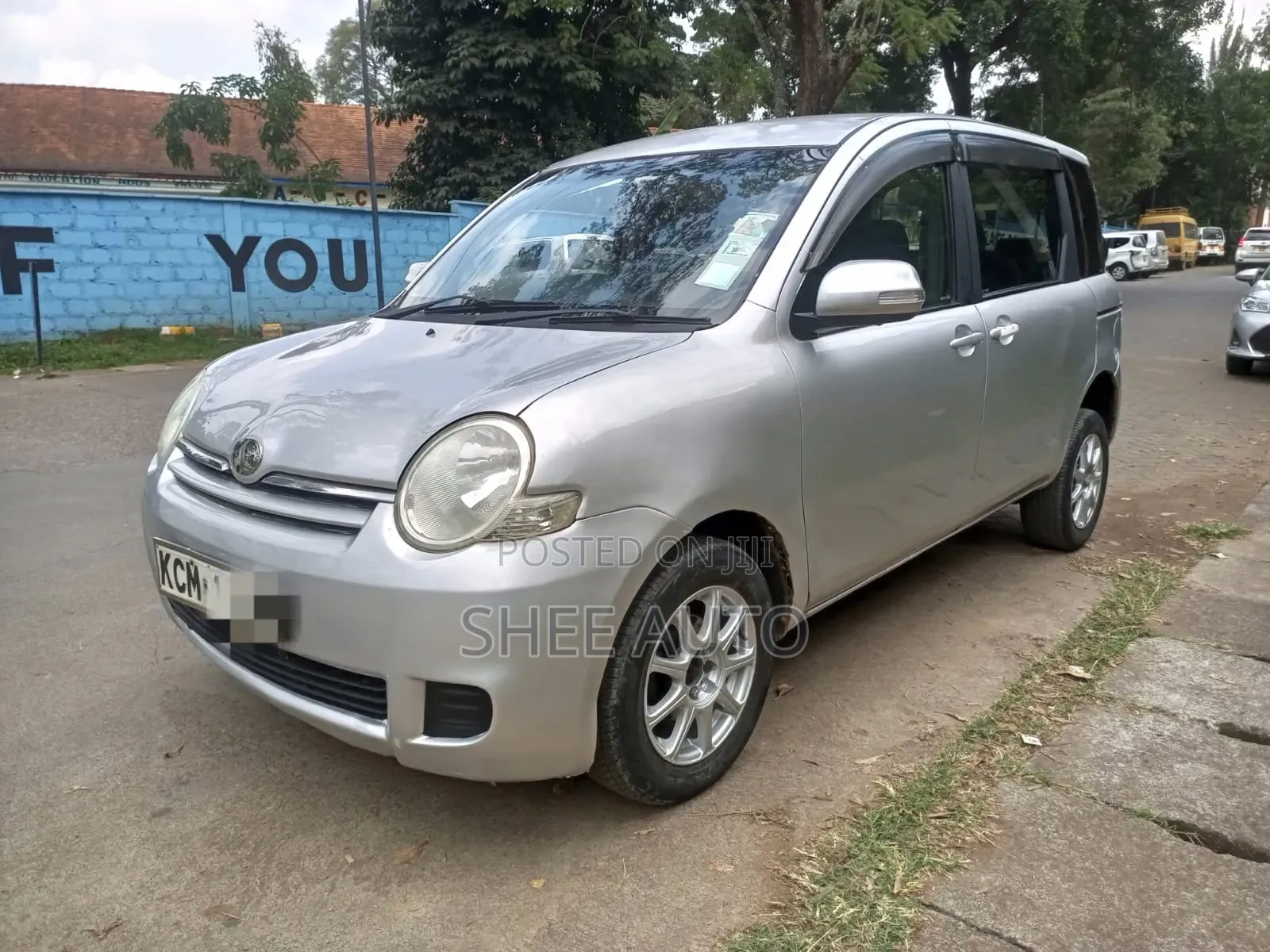 Toyota Sienta 2010 Silver