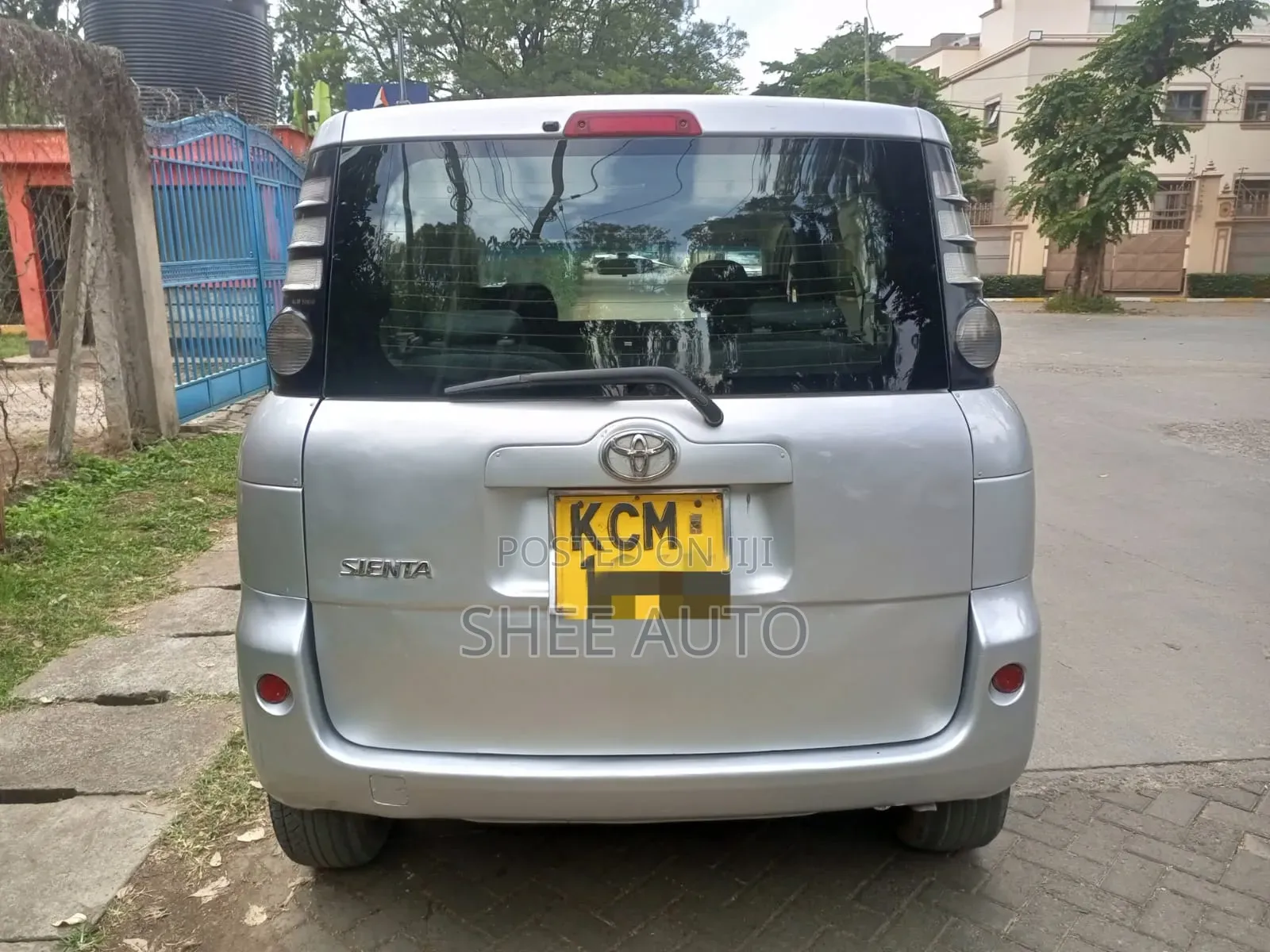 Toyota Sienta 2010 Silver