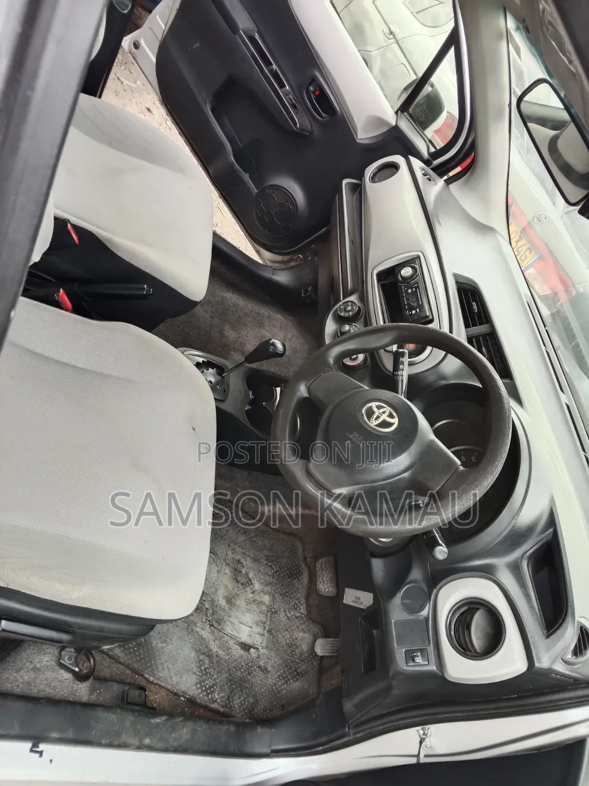Toyota Vitz 2013 Silver