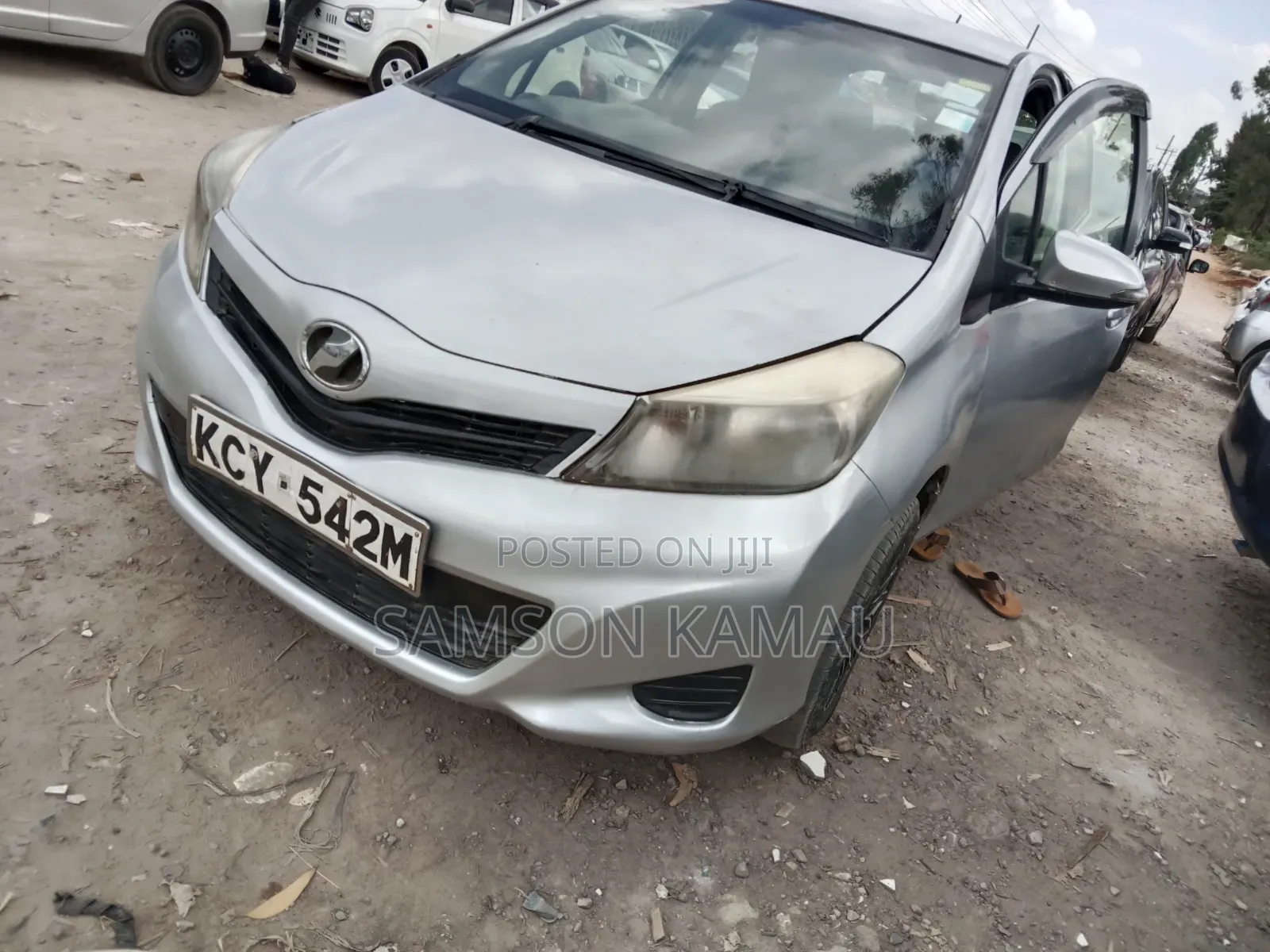 Toyota Vitz 2013 Silver