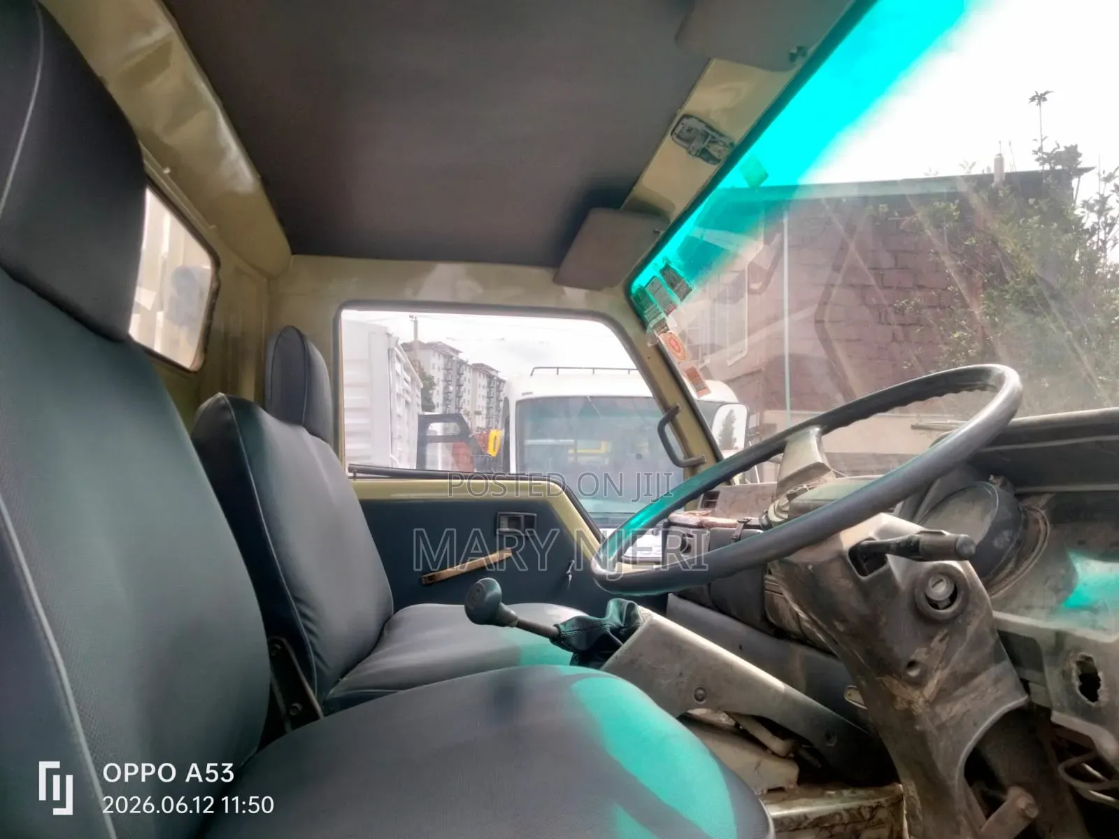 Mitsubishi Fh100 Truck 1990 Beige