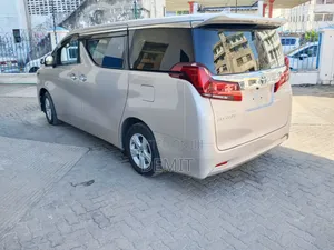 Toyota Alphard 2018 Gold