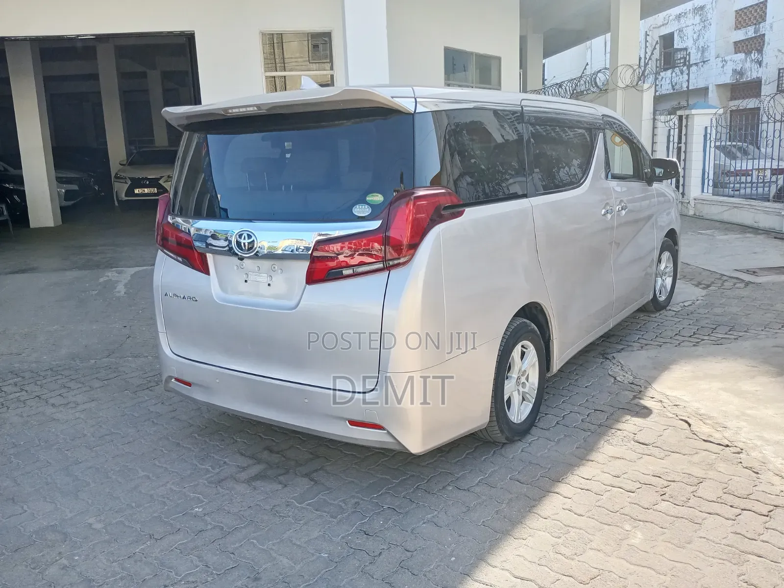 Toyota Alphard 2018 Gold