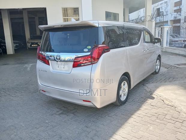 Toyota Alphard 2018 Gold - thumbnail 7