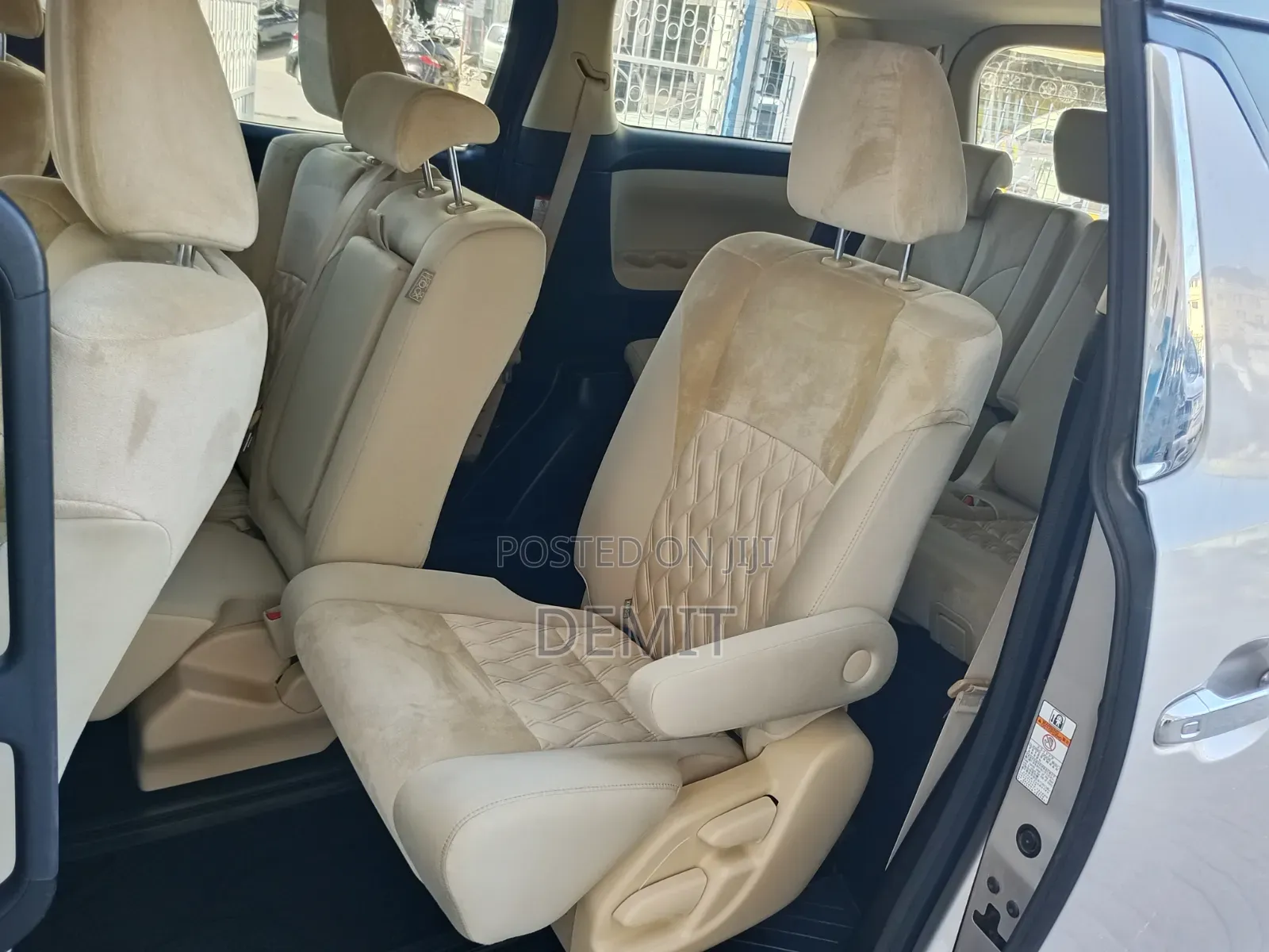 Toyota Alphard 2018 Gold