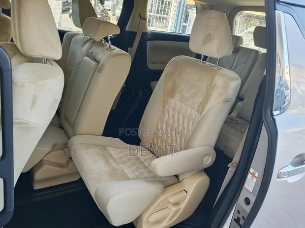 Toyota Alphard 2018 Gold - thumbnail 9