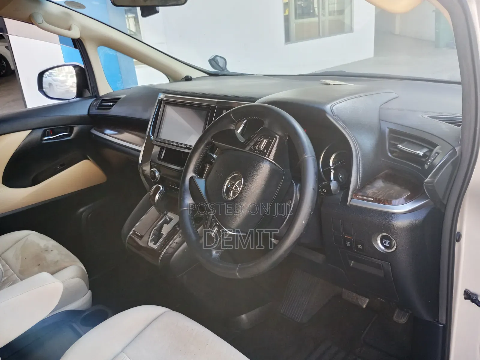 Toyota Alphard 2018 Gold