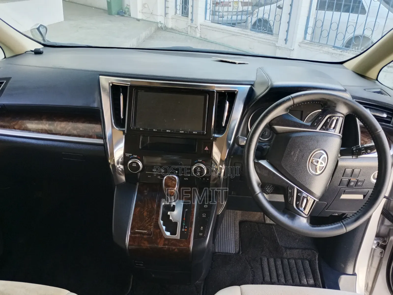 Toyota Alphard 2018 Gold