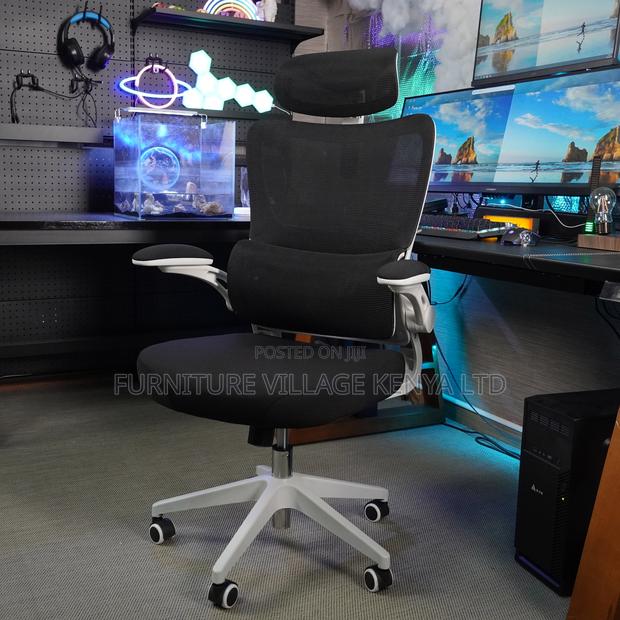Executive Swivel Visitor Mesh Chair. - thumbnail 2
