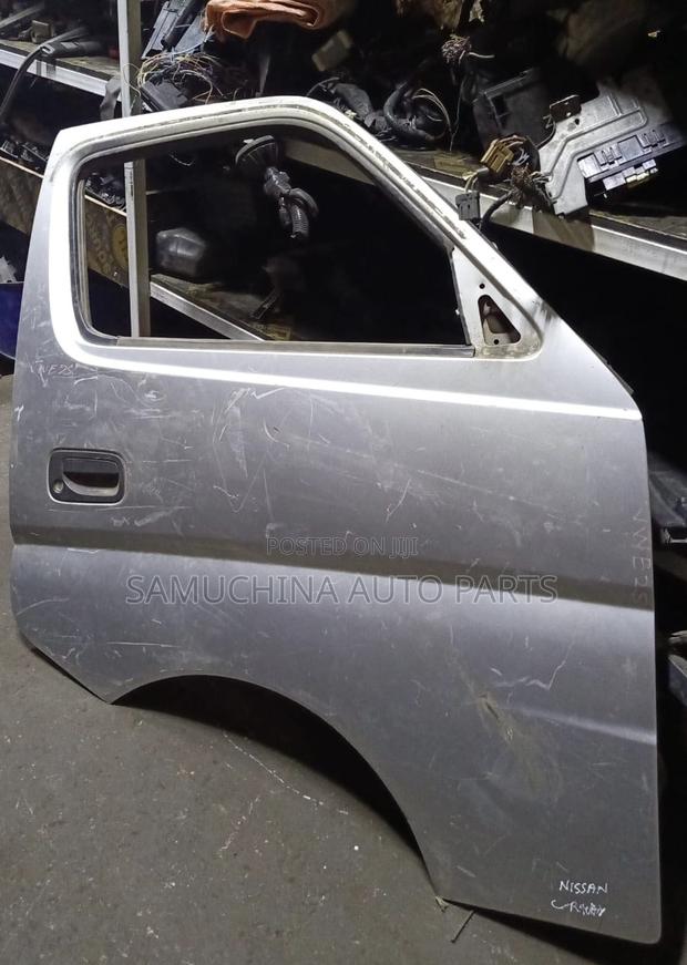 Door Nissan Caravan E25