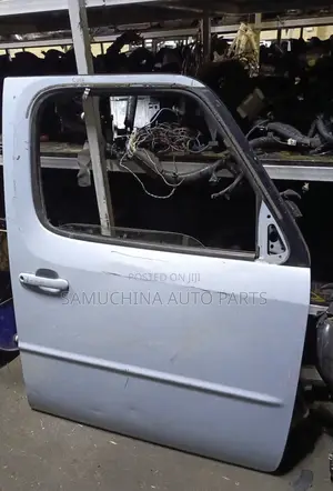 Door Nissan Cube