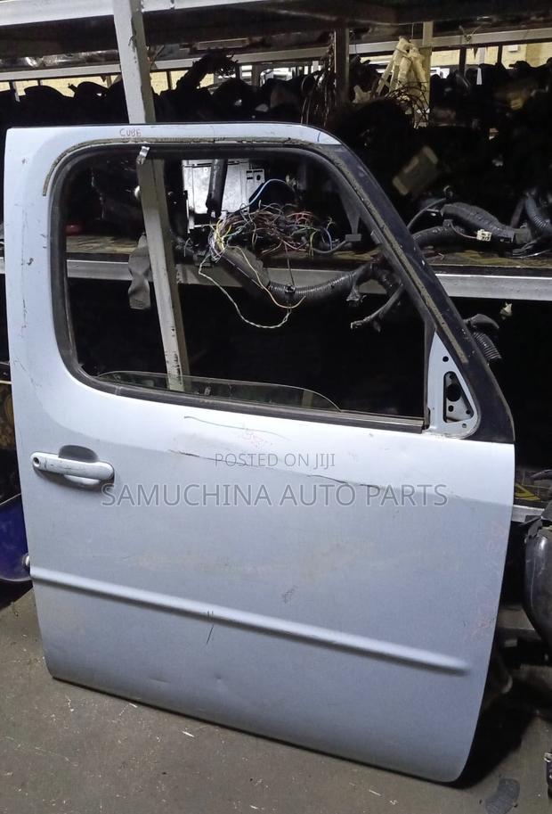 Door Nissan Cube