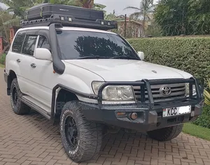Toyota Land Cruiser 2000 White
