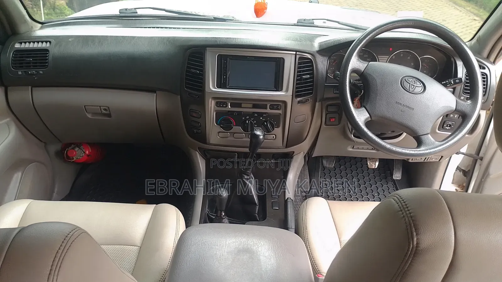 Toyota Land Cruiser 2000 White