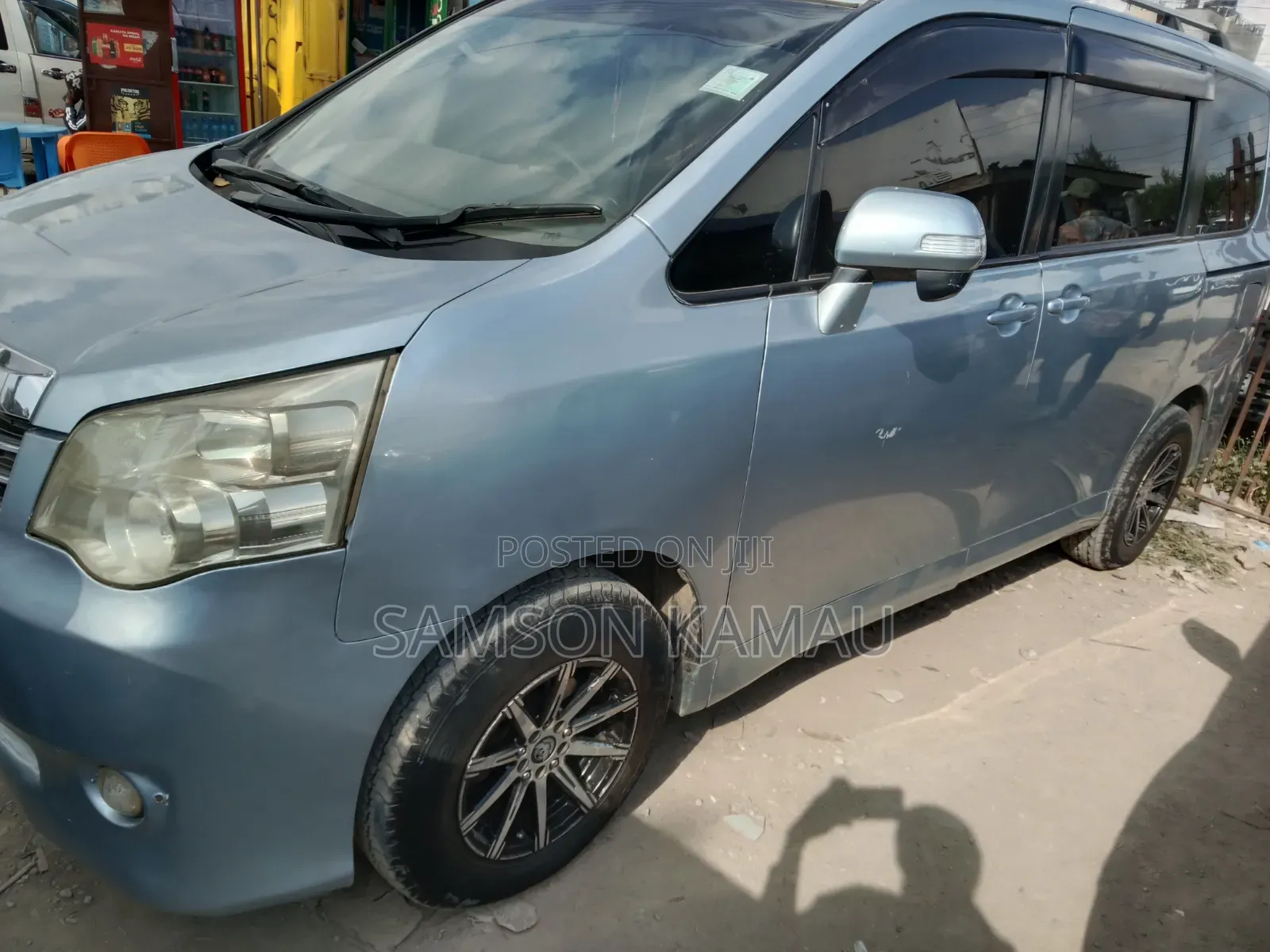 Toyota Noah 2012 Blue