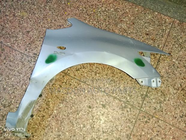 Toyota Uris 2008 Wing / Fender - thumbnail 2