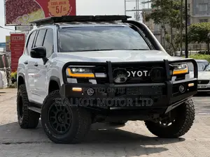 Toyota Land Cruiser LC300 2022 White