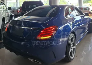 Mercedes-Benz C200 2019 Blue