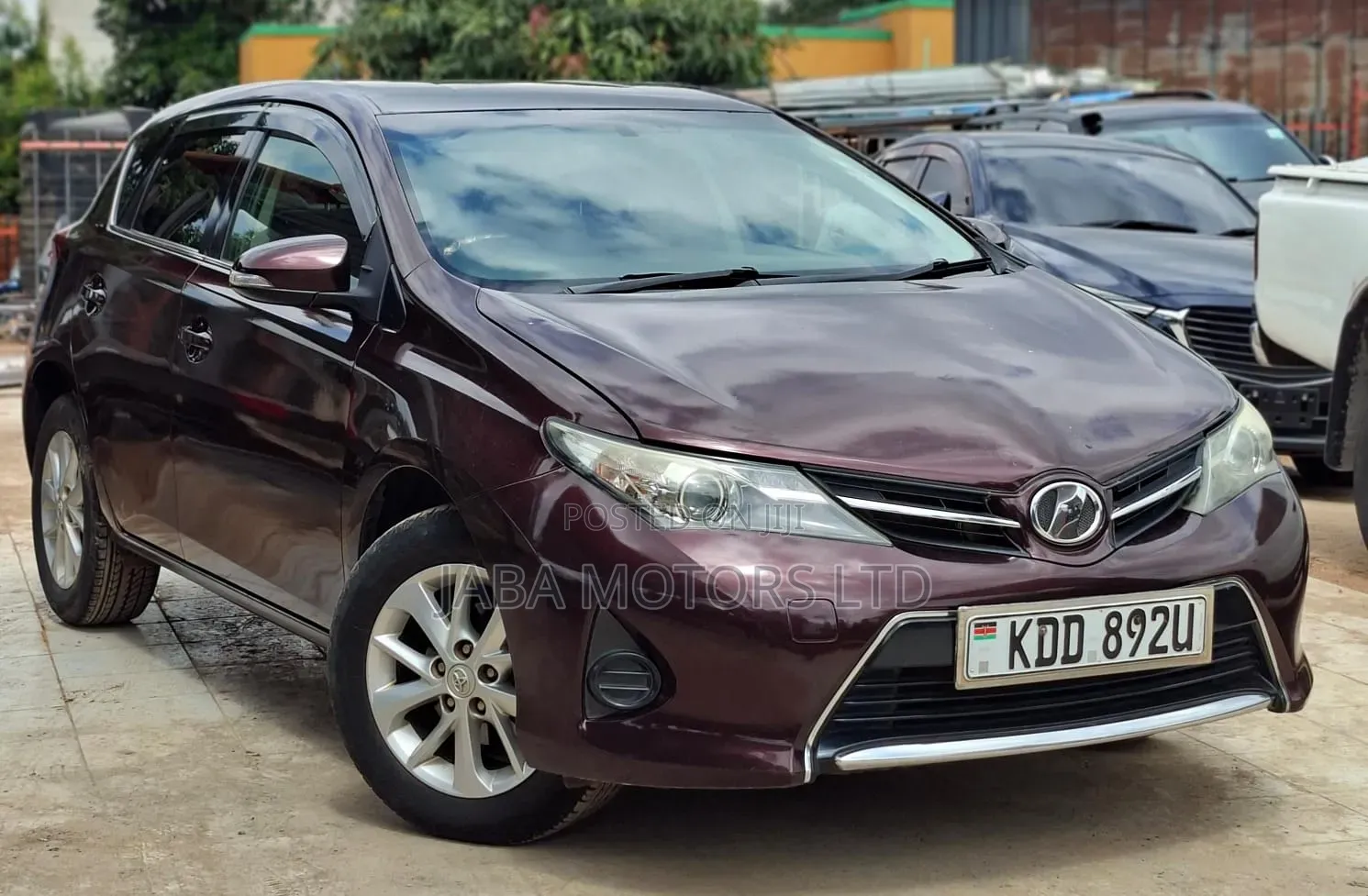 Toyota Auris 2014 Maroon