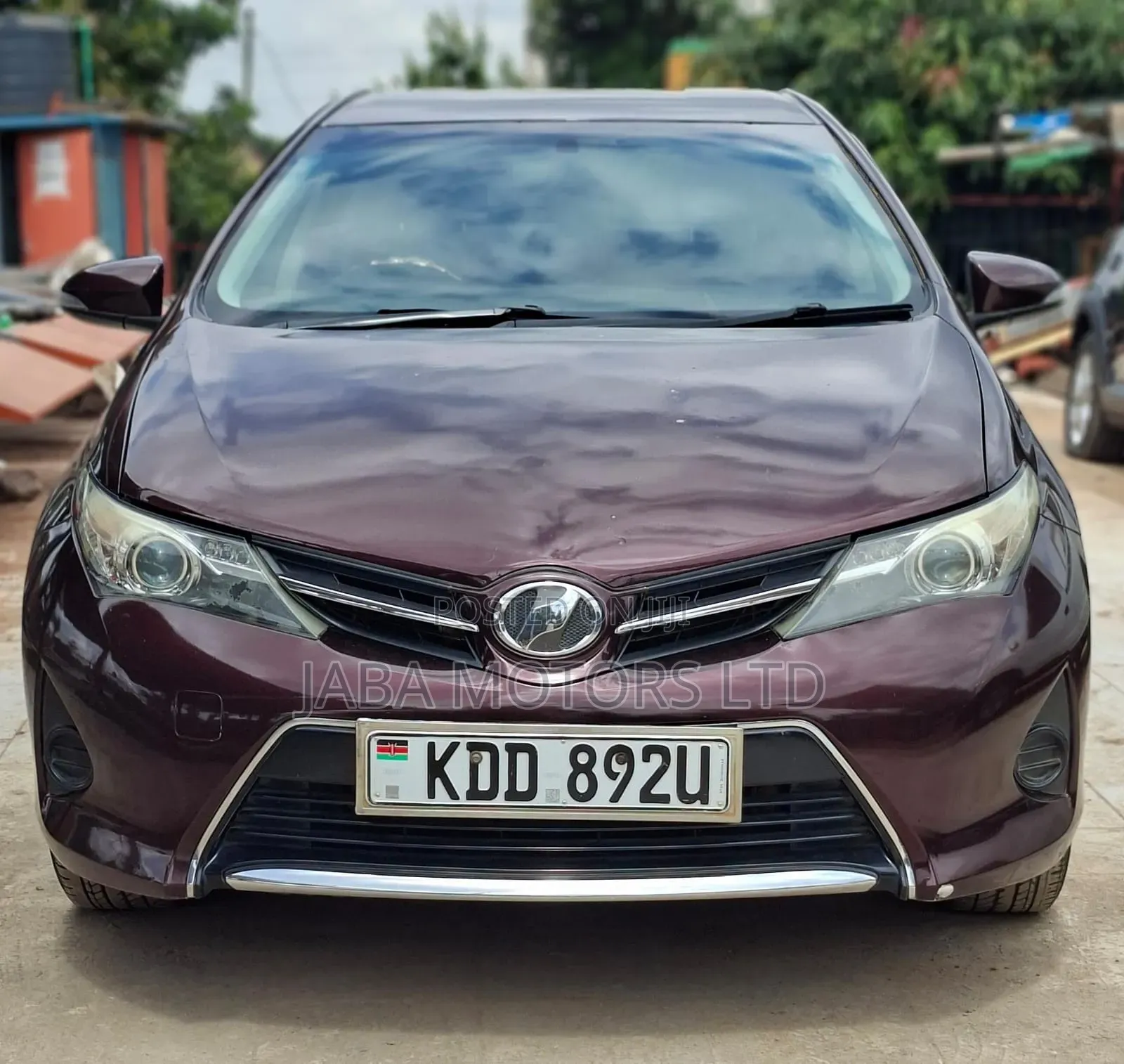 Toyota Auris 2014 Maroon
