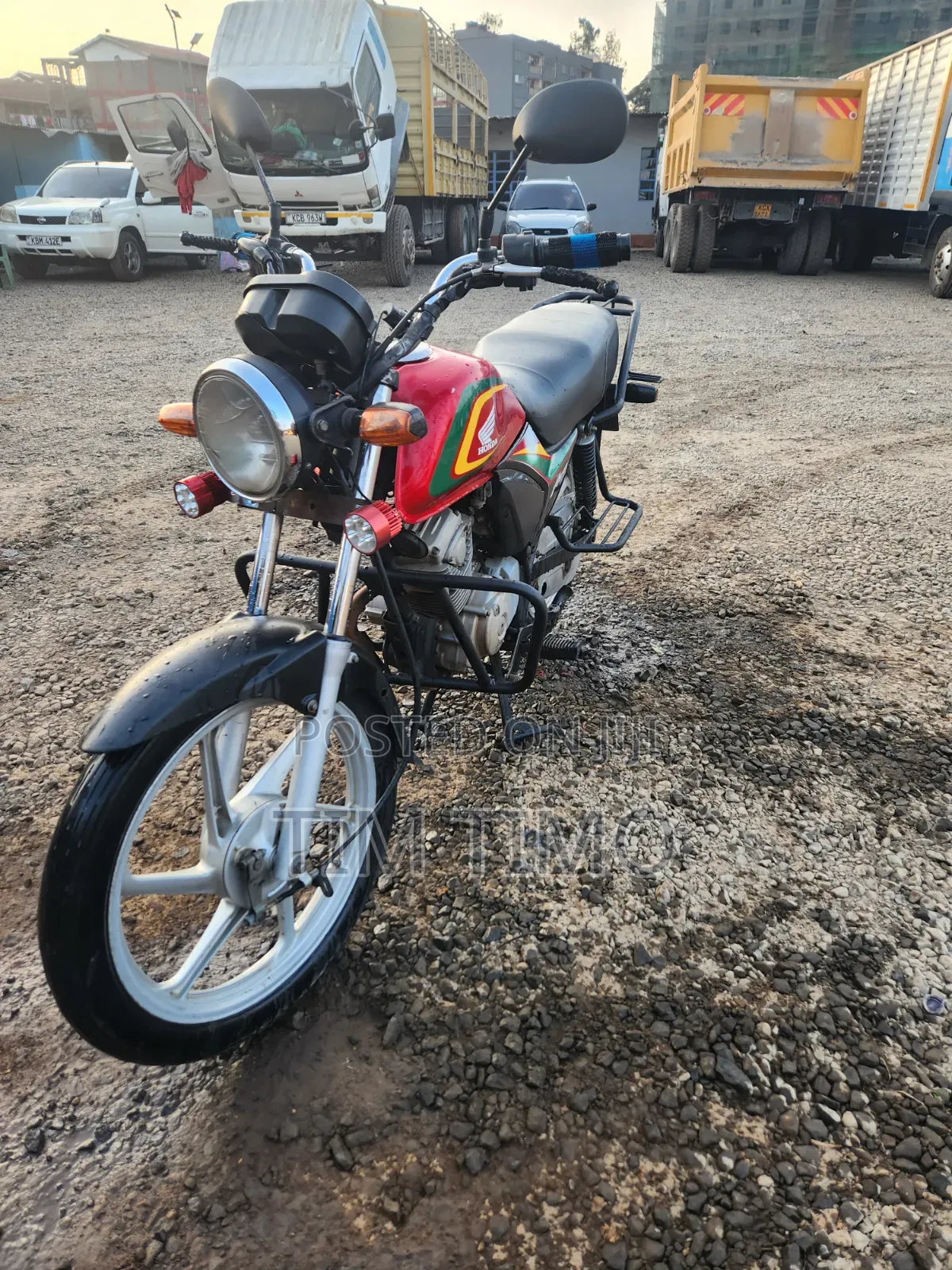 Honda CB 2025 Red
