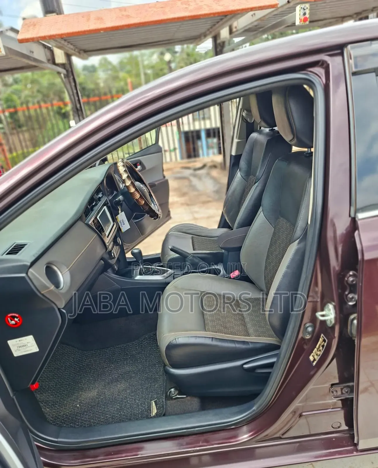 Toyota Auris 2014 Maroon