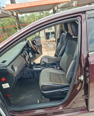 Toyota Auris 2014 Maroon