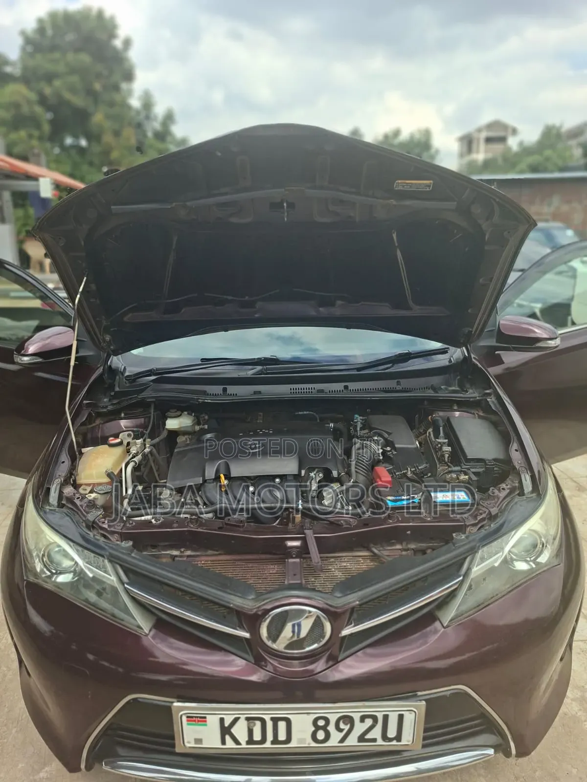 Toyota Auris 2014 Maroon