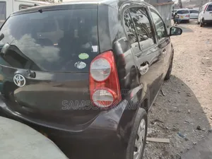 Toyota Passo 2013 Maroon